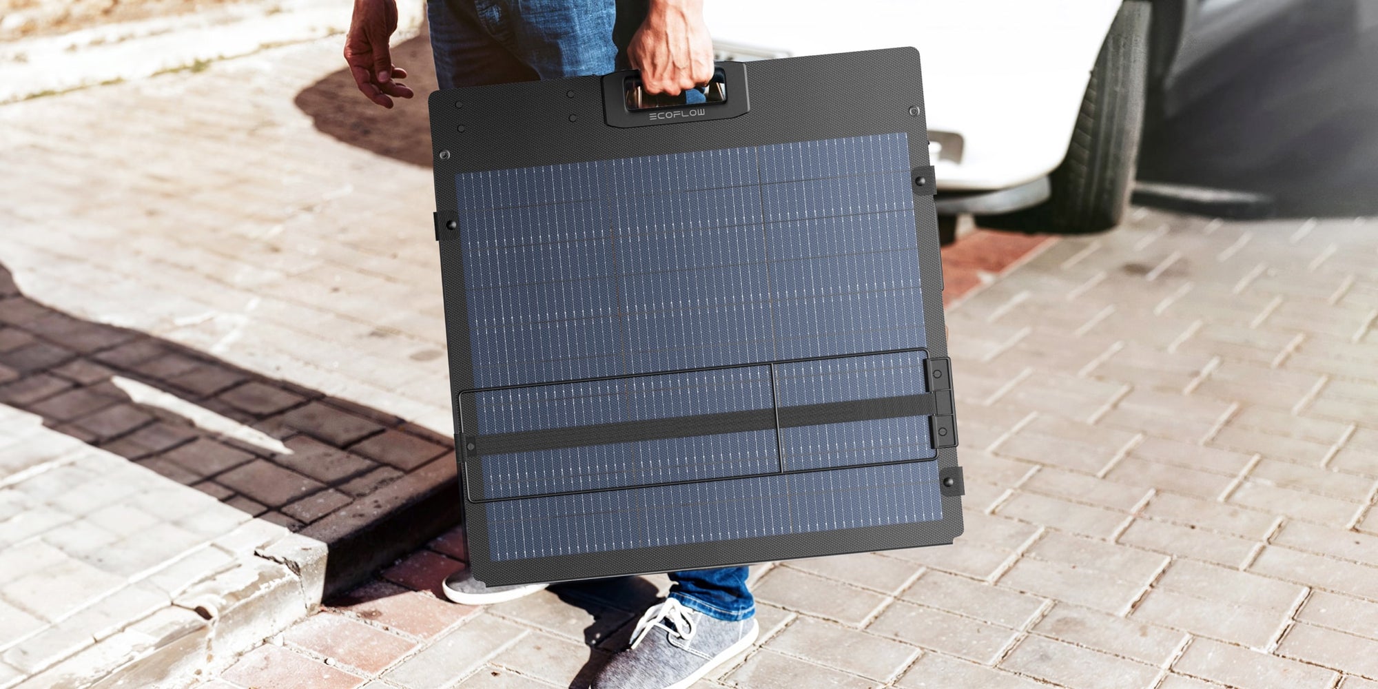 https://za.ecoflow.com/cdn/shop/files/pc-220w-lightweight-ultra-portable.jpg?v=1768285215&width=2000
